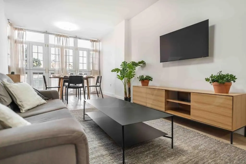Bright And Modern Apartment By Rems مالقة